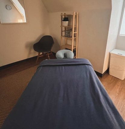 massage therapist bed